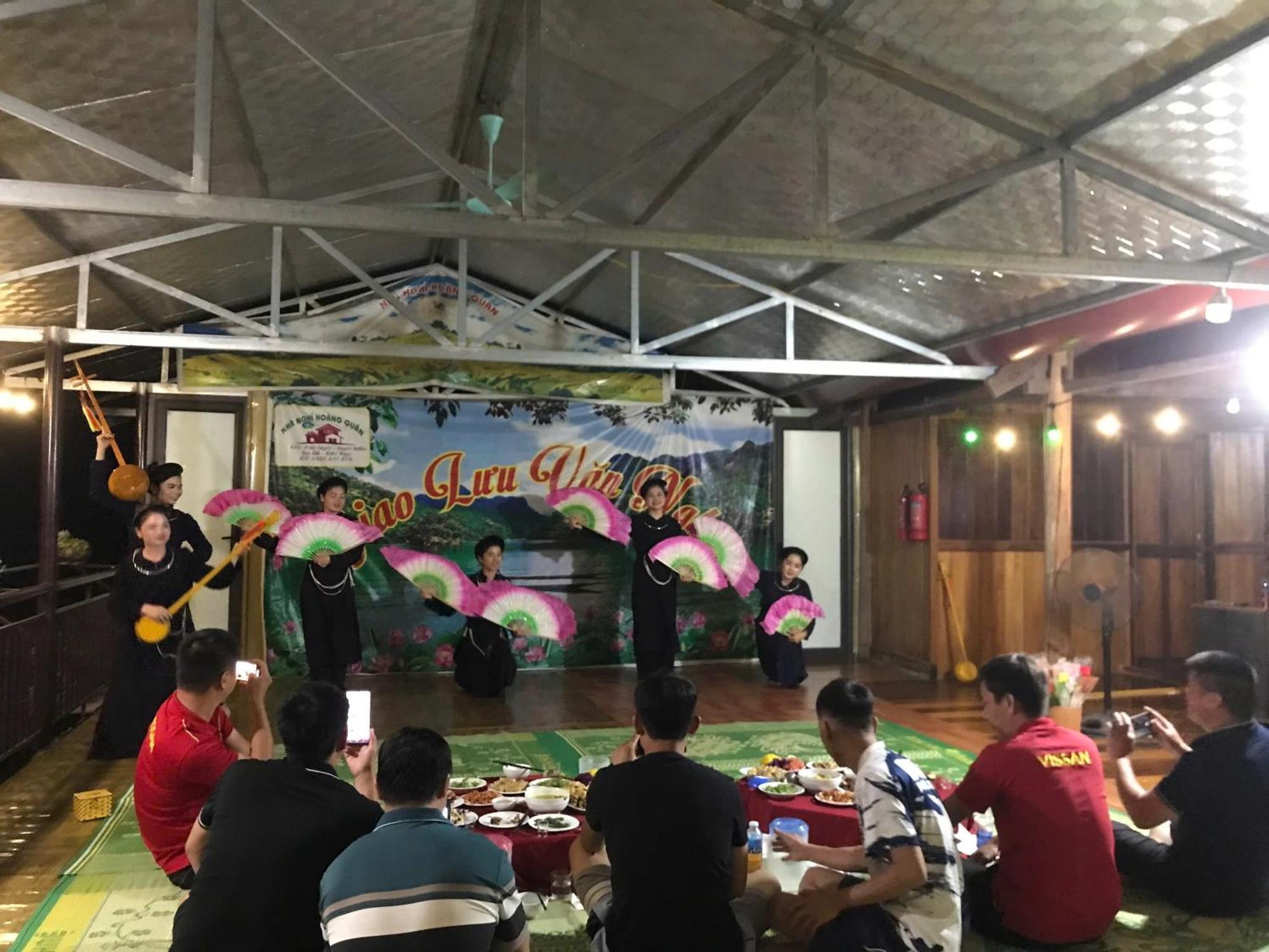 Hoang Quan Homestay Ba Be Bagian luar foto