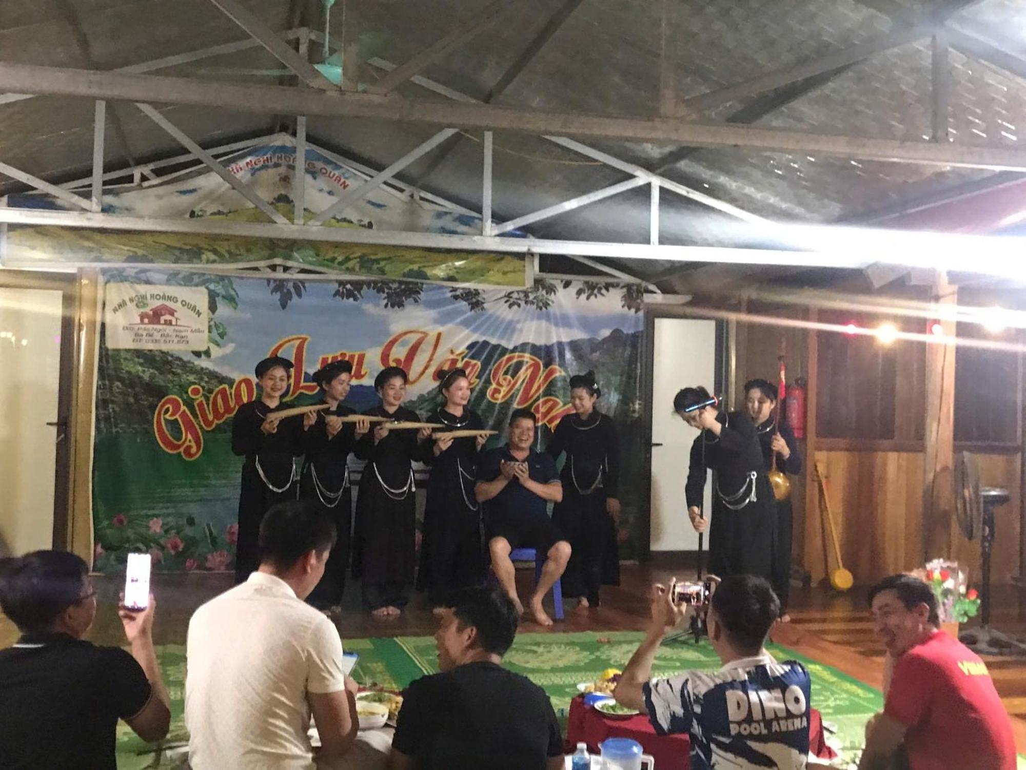Hoang Quan Homestay Ba Be Bagian luar foto
